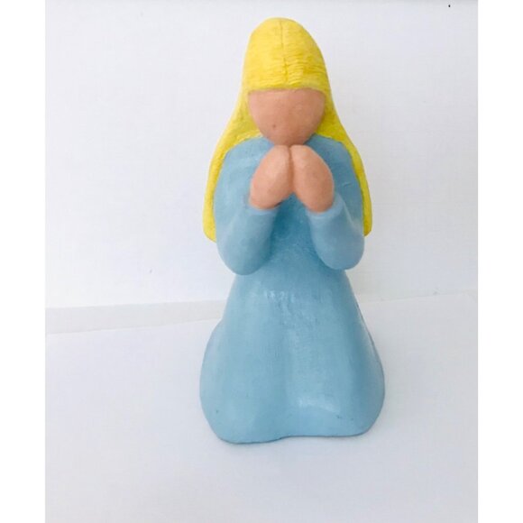 Hand Carved Wood Sculpture Praying Girl Artist Signed Folk Art Crockett 6.5" - Picture 2 of 7